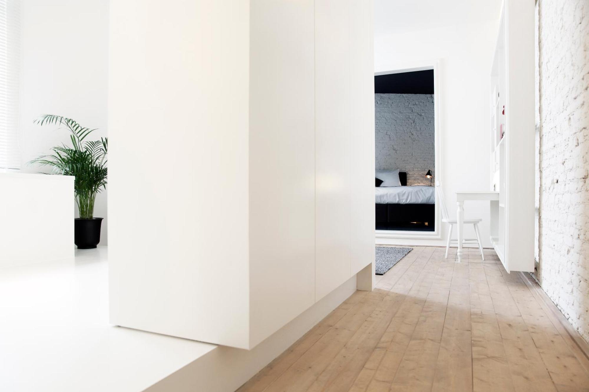 Maison Nationale City Flats & Suites Antwerpen Ruang foto A mirror in a home