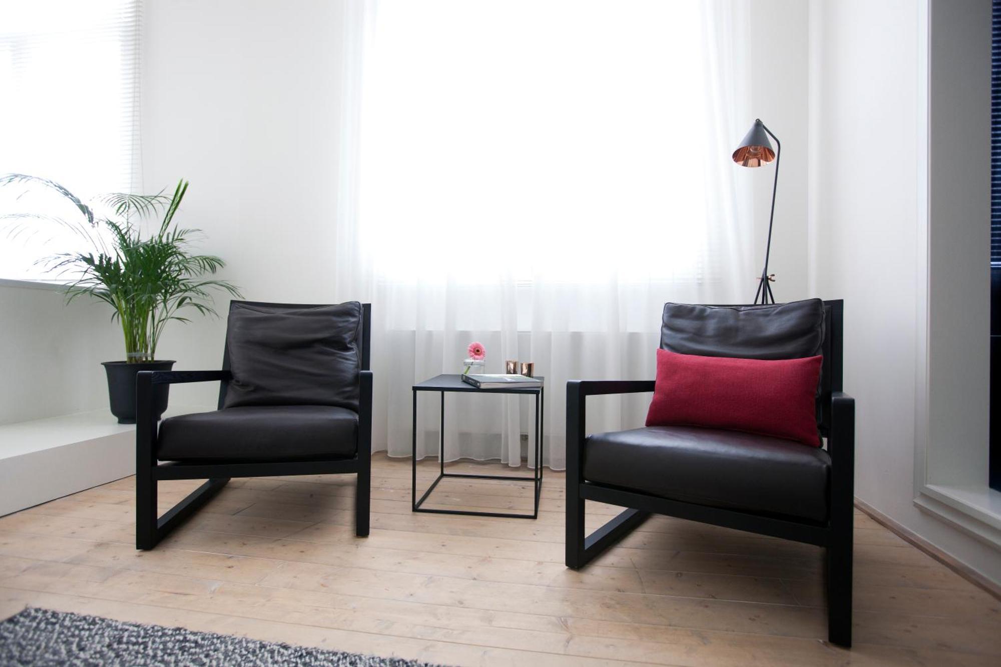 Maison Nationale City Flats & Suites Antwerpen Ruang foto Interior of a room at the hotel