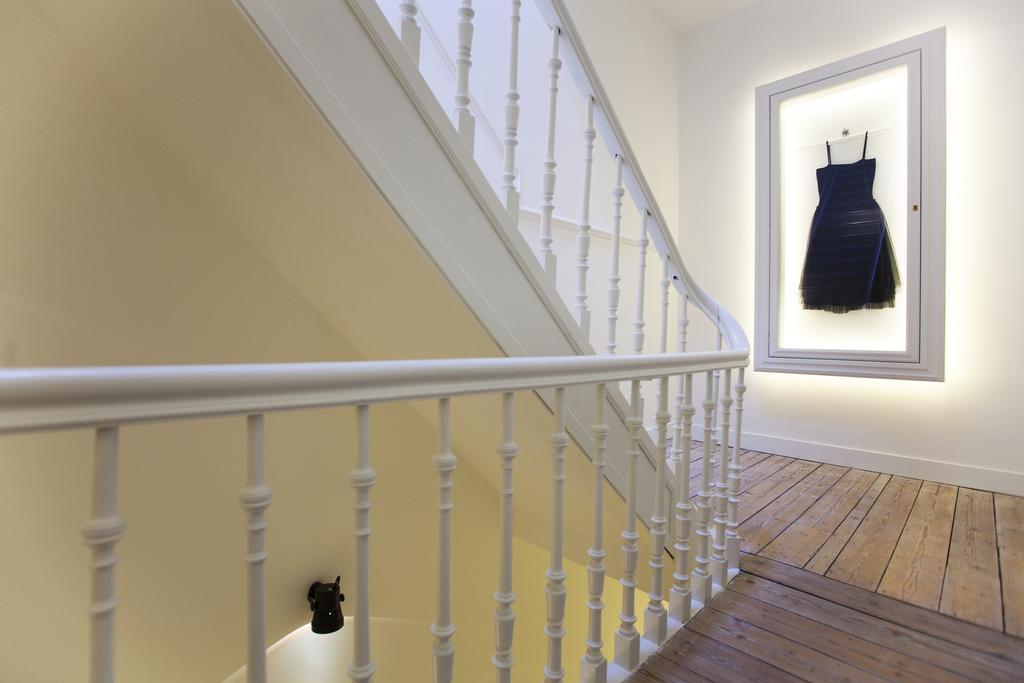 Maison Nationale City Flats & Suites Antwerpen Bagian luar foto A vertical elevator