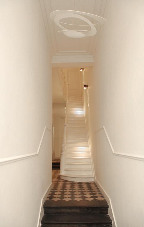 Maison Nationale City Flats & Suites Antwerpen Bagian luar foto Stairway to the basement