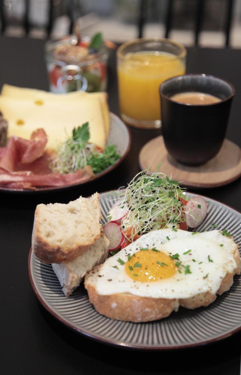 Maison Nationale City Flats & Suites Antwerpen Bagian luar foto A typical breakfast in Belgium
